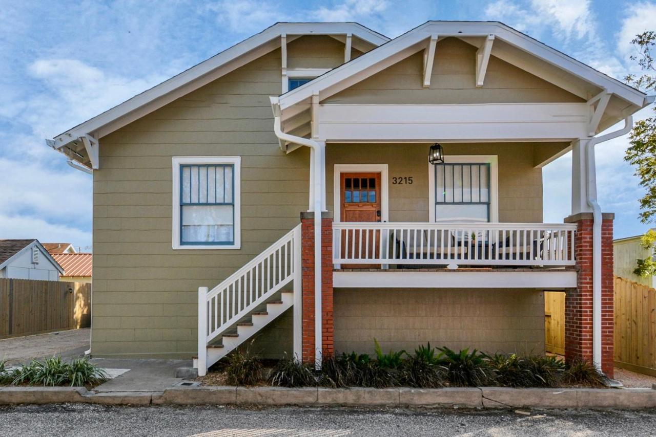 Coastal Craftsman- Walk To Beach & Pleasure Pier- As Seen On 'Restoring Galveston' מראה חיצוני תמונה